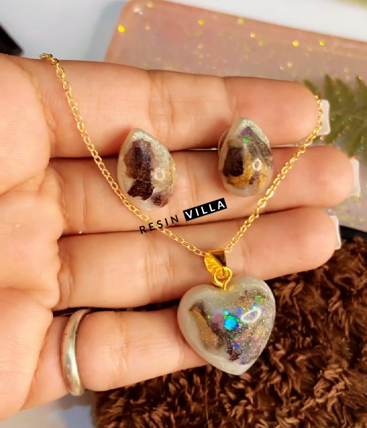 Resin Art, Jewellery, flower preservation in Heart shape Pendent and Earing