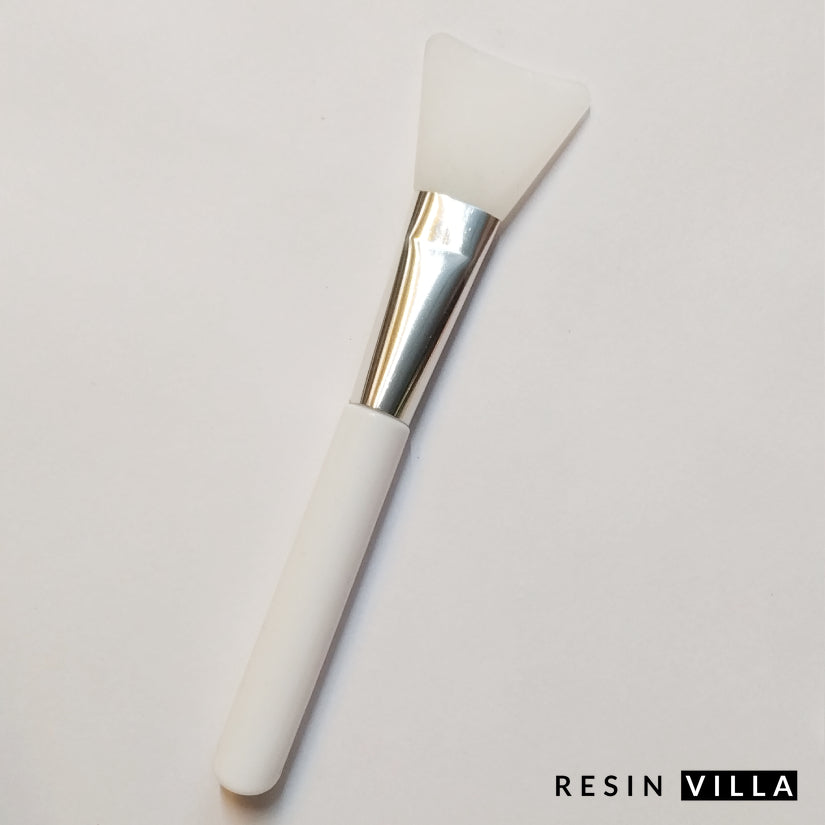 مادة فنية من الراتينج، أدوات أساسية - فرشاة ملعقة سيليكون لنشر الراتينج