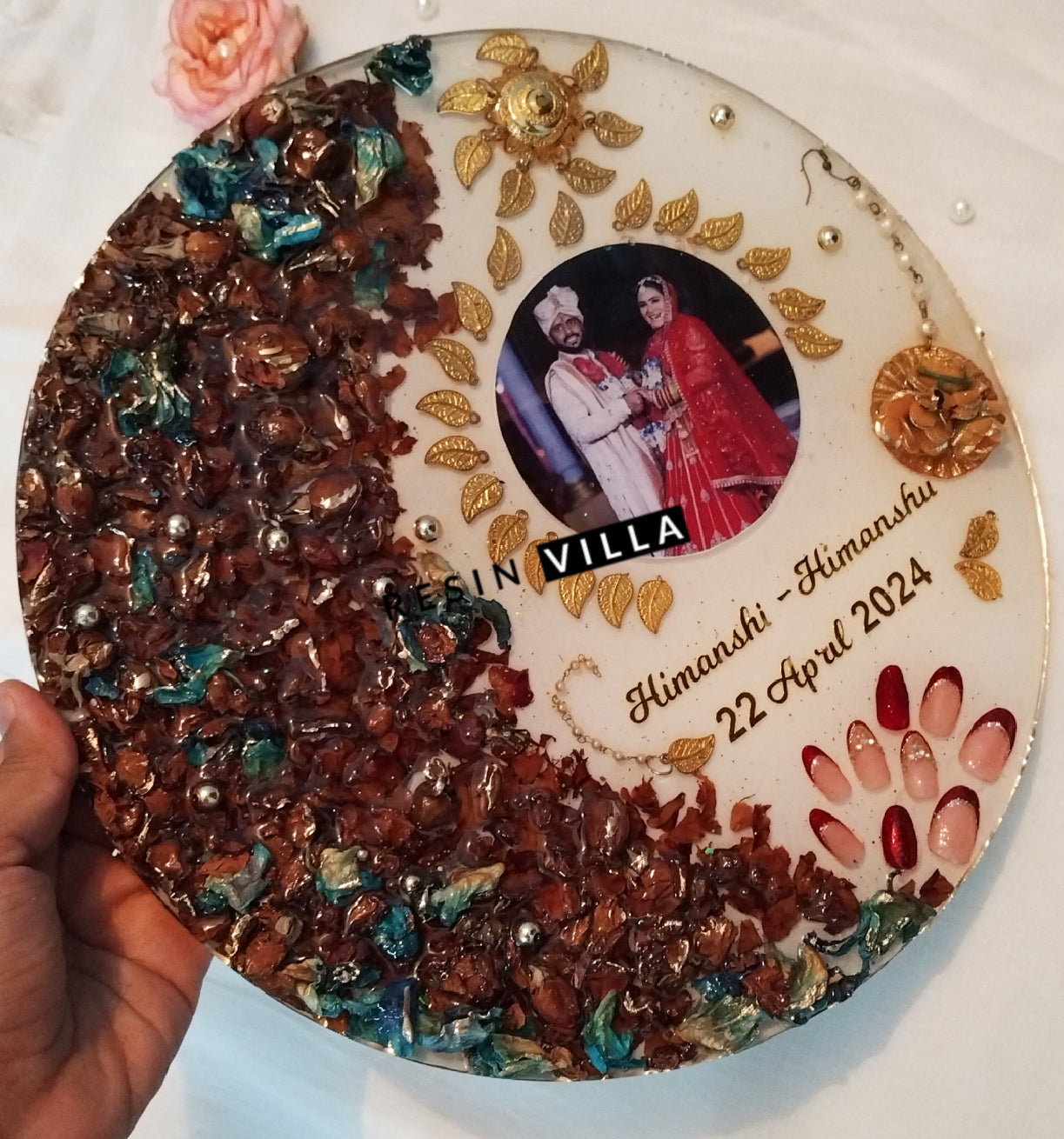 Varmala preservation in resin is an enchanting way to celebrate your love and keep the memories of your wedding day alive.