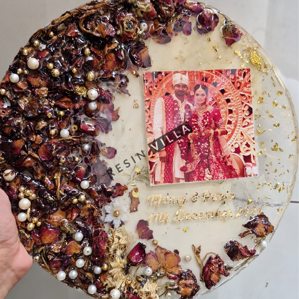 فن الراتينج، الحفاظ على الفارمالا، شكل دائري 12 بوصة، الحفاظ على الفارمالا / الإكليل الزهري على خلفية باللون الأرجواني الفاتح