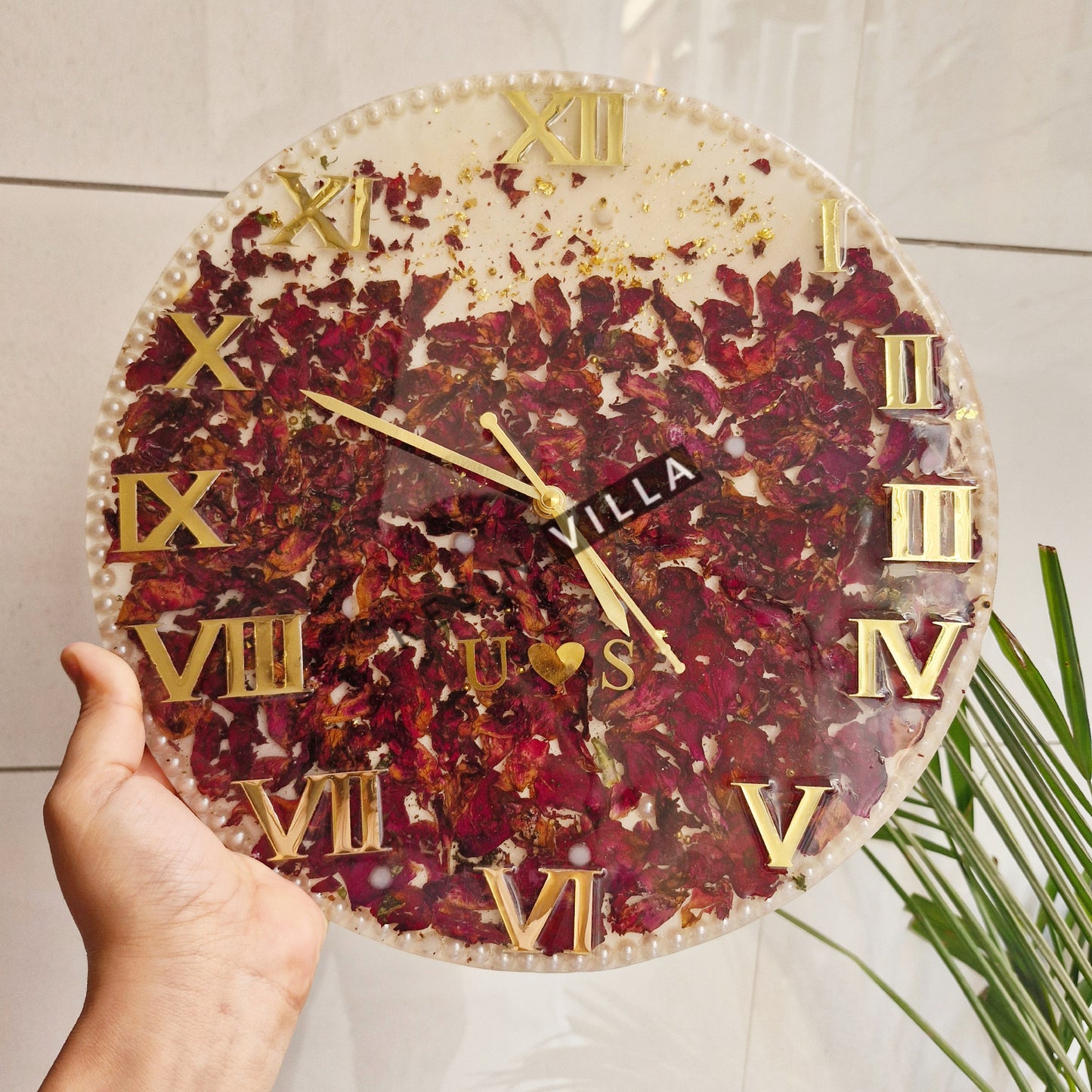 रेज़िन आर्ट, दीवार घड़ी, 12 इंच गोल और रोमन नंबर वाली दीवार घड़ी संगमरमर की बनावट वाले बेस में